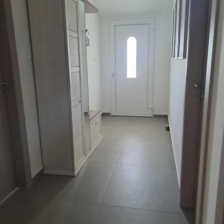 Sky Floor Apartamento Ražanac